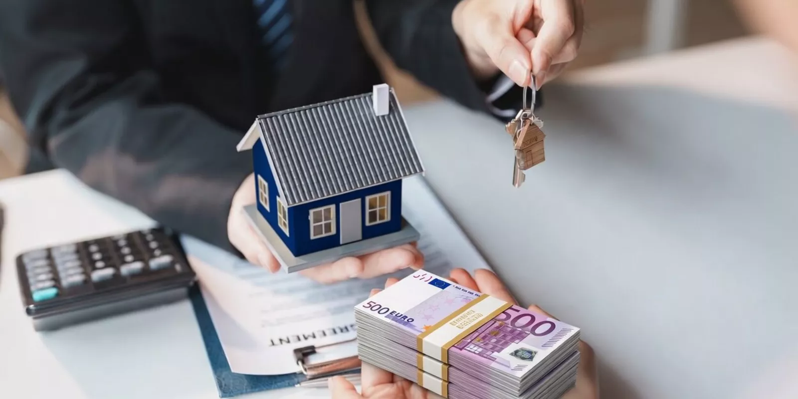 Gastos reales al vender una vivienda en Málaga en 2026: calculadora completa para propietarios