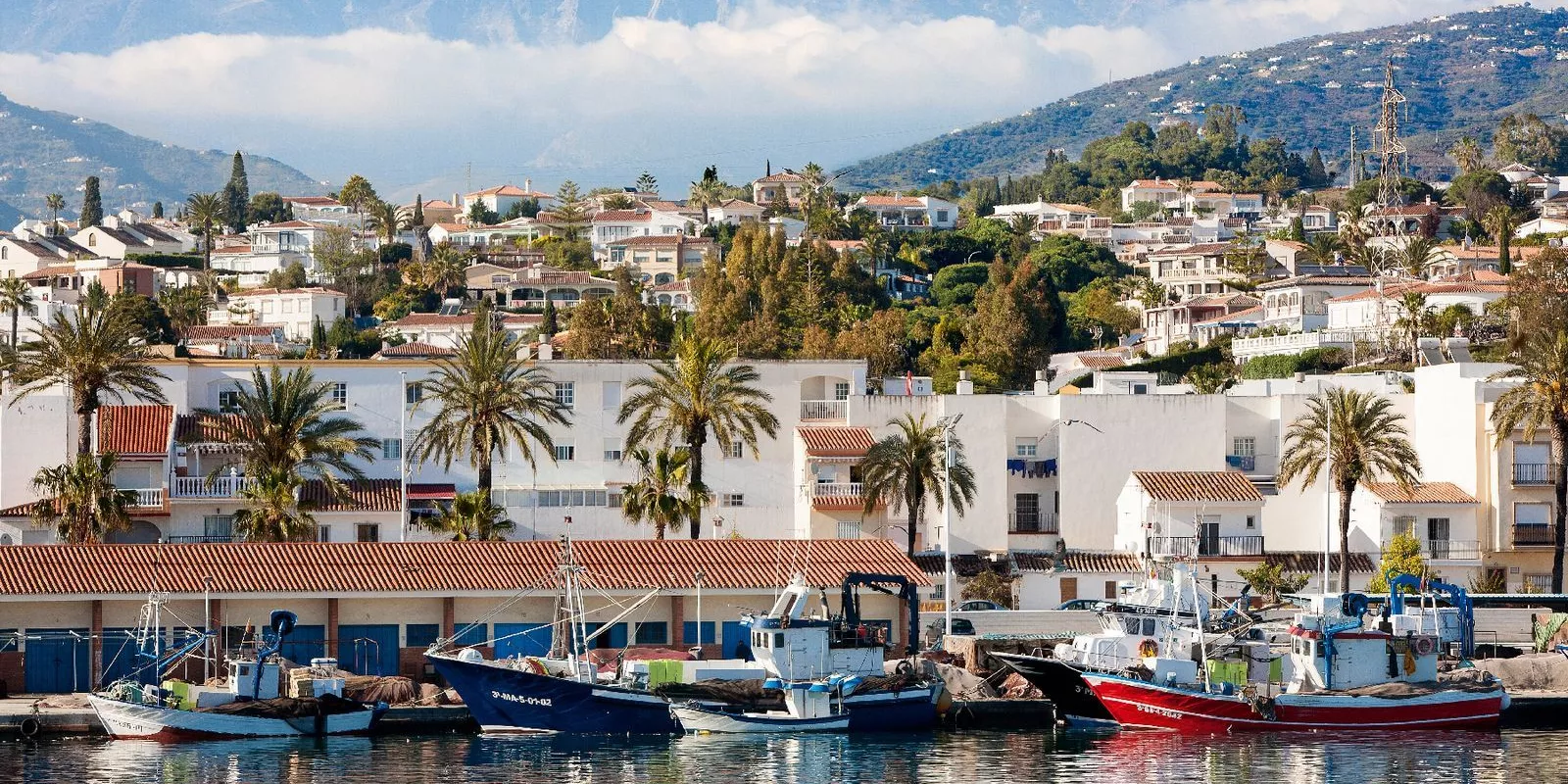 Vender tu casa en la Axarquía: guía 2026 para propietarios en Nerja, Torrox, Vélez-Málaga y Frigiliana